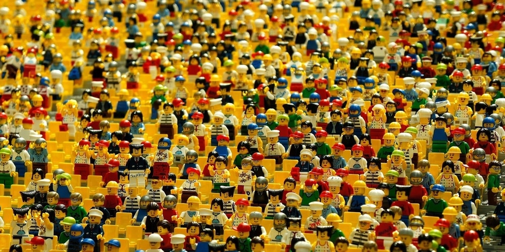 A lot of lego's minifigures